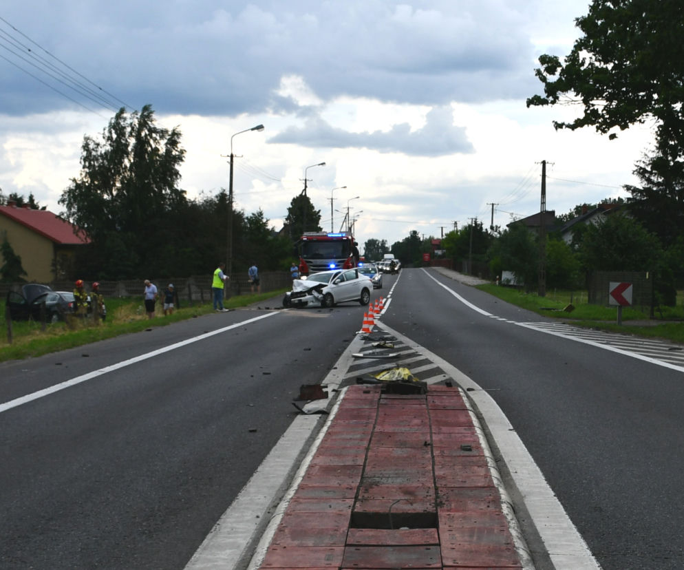 7-latek w szpitalu wojewódzkim! Dwie mieszkanki Warszawy z dziećmi zderzyły się na DK nr 7 w Wiśniewie [ZDJĘCIA]