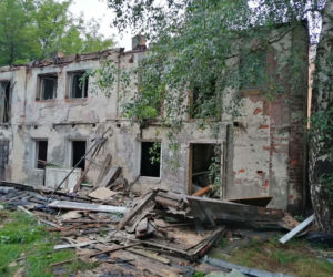Chwile grozy w Kaliszu! Przy ul. Asnyka ZAWALIŁ SIĘ dach budynku! [ZDJĘCIA]