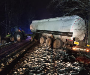 Zderzenie ciągnika z osobówką! Groźny wypadek pod Obornikami