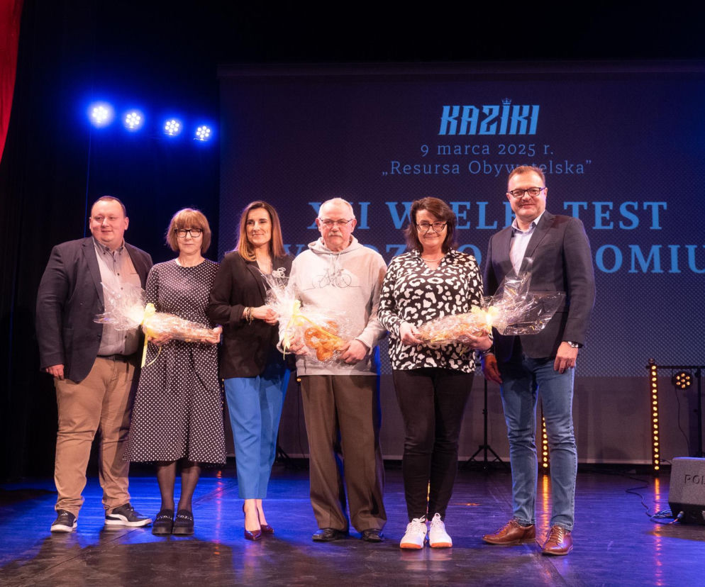 Drużyna Klubu Turystyki Rowerowej PTTK Orkan Radom - laureaci ubiegłorocznego Wielkiego Testu Wiedzy o Radomiu