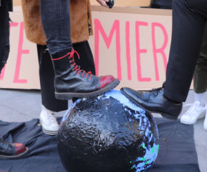 Młodzieżowy Strajk Klimatyczny w Toruniu. Protestowali przeciwko rządowi i korporacjom