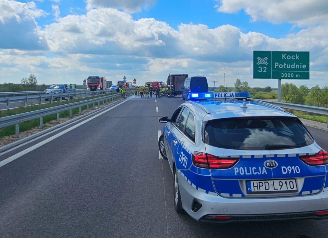 Trasa w kierunku Lublina została zablokowana, a kierowcy utknęli w ogromnych korkach