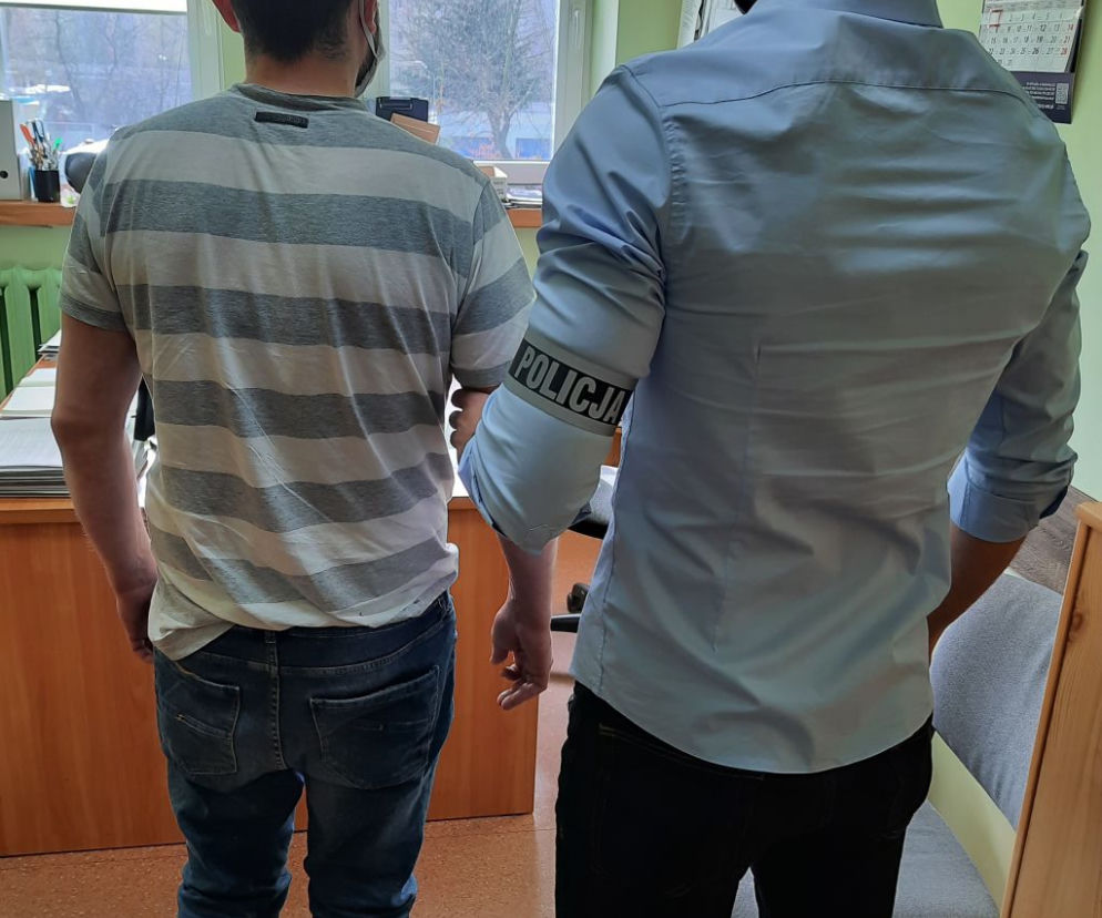Pijany bełchatowianin chwycił za płytę chodnikową i rzucił w auto. Jak się tłumaczył policji? 