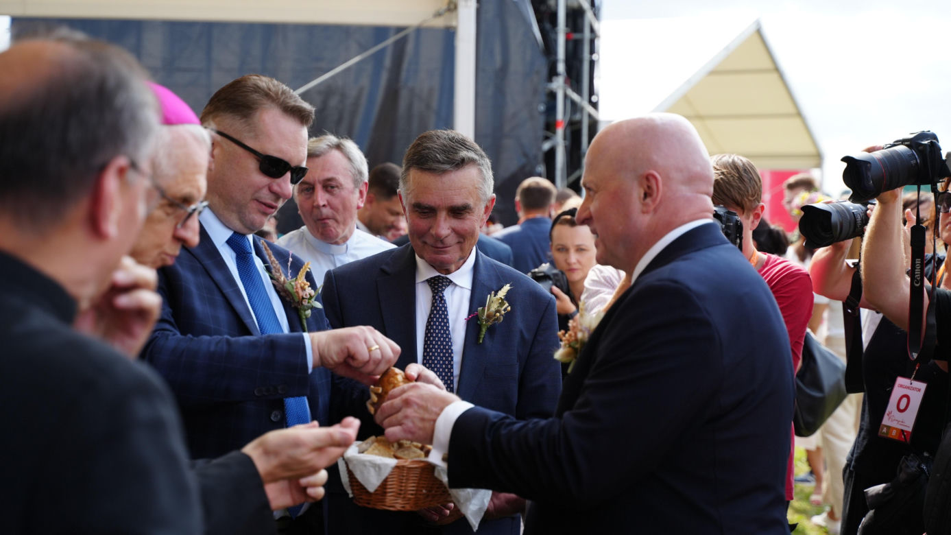 Zenek i upał rozgrzały publiczność. Tak wyglądały Dożynki Wojewódzkie 2023 w Radawcu