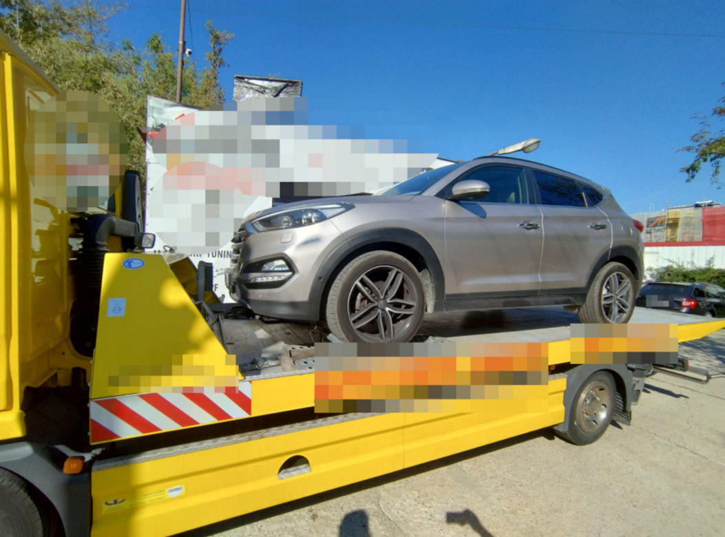 Policja odzyskuje skradzionego Hyundaia Tucson. Właściciel warsztatu z zarzutami