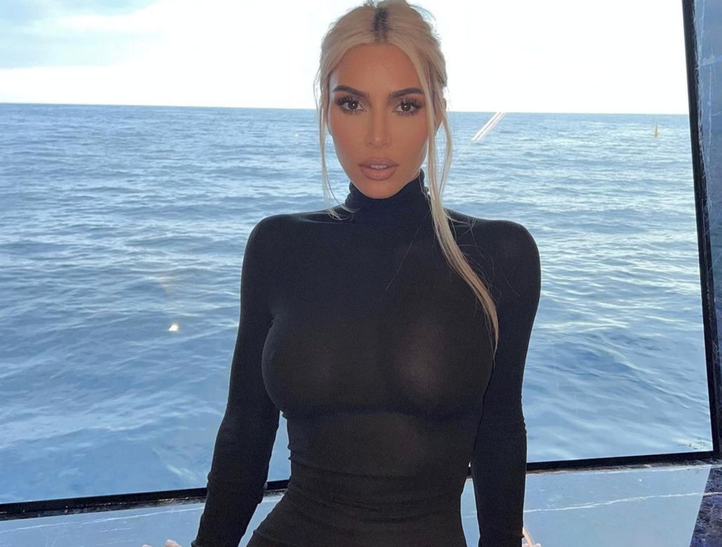Kim Kardashian znów zachwyca. Tym razem jako symbol seksu lat 80.