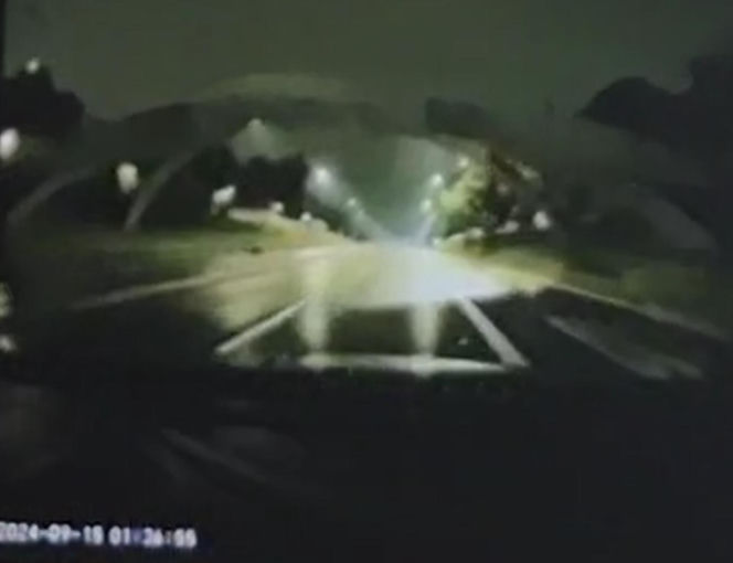 Wypadek na Trasie Łazienkowskiej - nagranie z momentu uderzenia