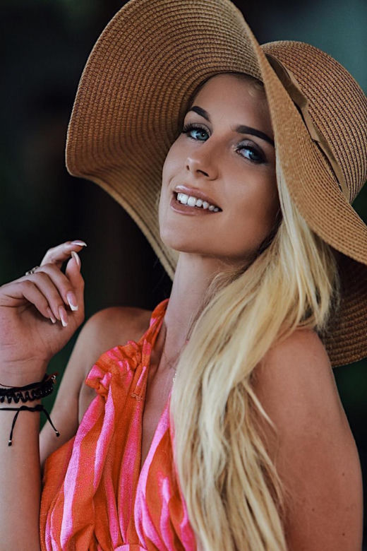 Ania z "Hotel Paradise 2"