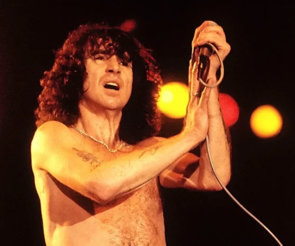 Ostatni koncert AC/DC z Bonem Scottem odbył się w styczniu 1980 roku. Wokalista zmarł kilka tygodni po występie