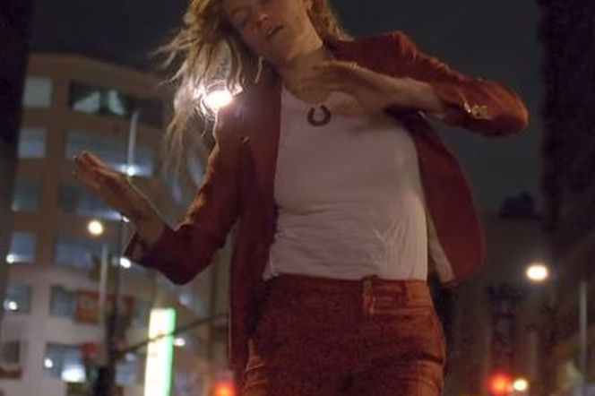 Florence Welch w teledysku do Delilah