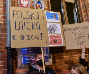 Strajk kobiet w Toruniu. Tańce, straż pod kościołem i wiele więcej - środa (28.10.2020)