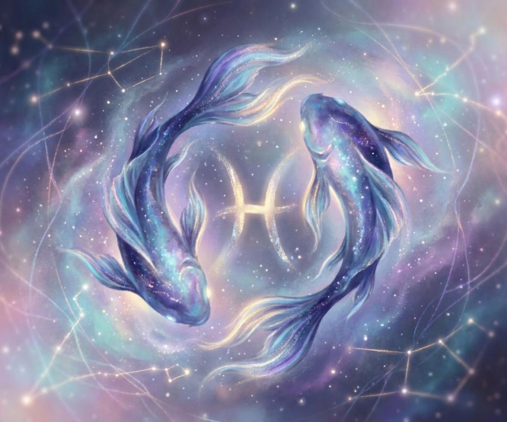 Dwie lśniące ryby płynące wokół symbolu zodiaku na tle kosmosu. O horoskopie dla Ryb przeczytasz w serwisie Eska.