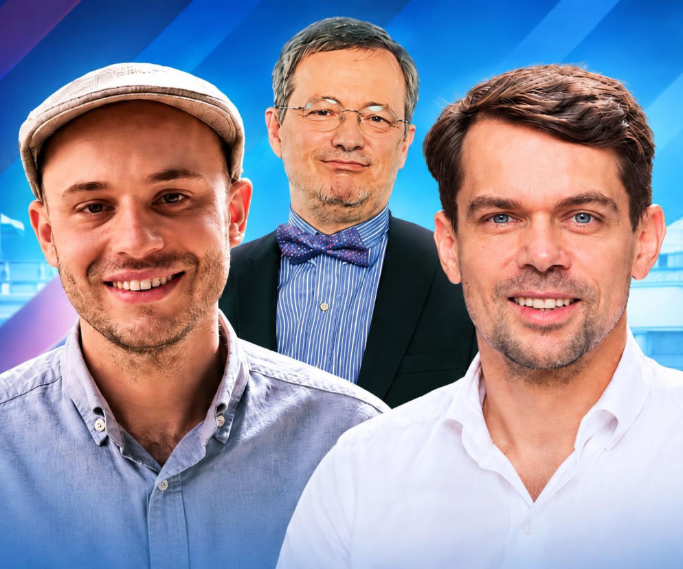 Jan Śpiewak i dwóch innych mężczyzn na tle budynku Sejmu. O sporze o zarobki lekarzy przeczytasz na SE Polityka.