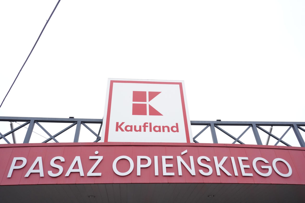 Pasaż handlowo-usługowy przy ul. Opieńskiego w Poznaniu 