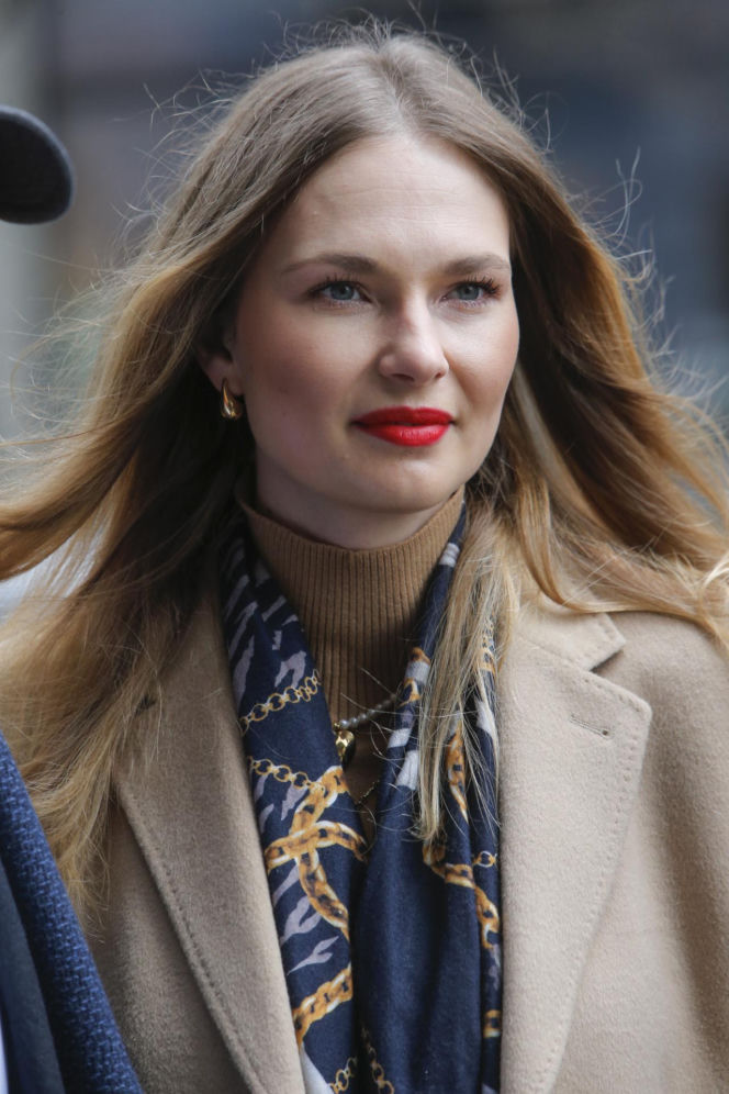 Kaja Sokoła – wymieniona w mailu z komentarzem osoby trzeciej; później oskarżycielka Harveya Weinsteina