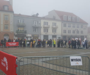 Białystok. Białostoczanie wymienili sztuczne choinki na żywe