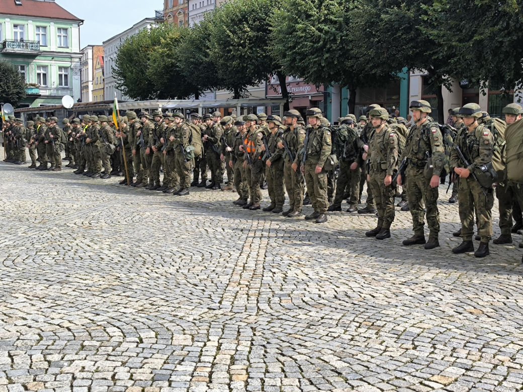 Żołnierze na rynku w Lesznie