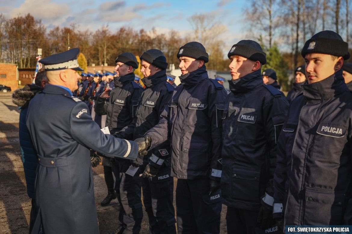 Nowi policjanci w świętokrzyskim garnizonie. W szeregi wstąpiło 58 funkcjonariuszy 