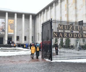 Gigantyczna kolejka do Muzeum Narodowego w Warszawie