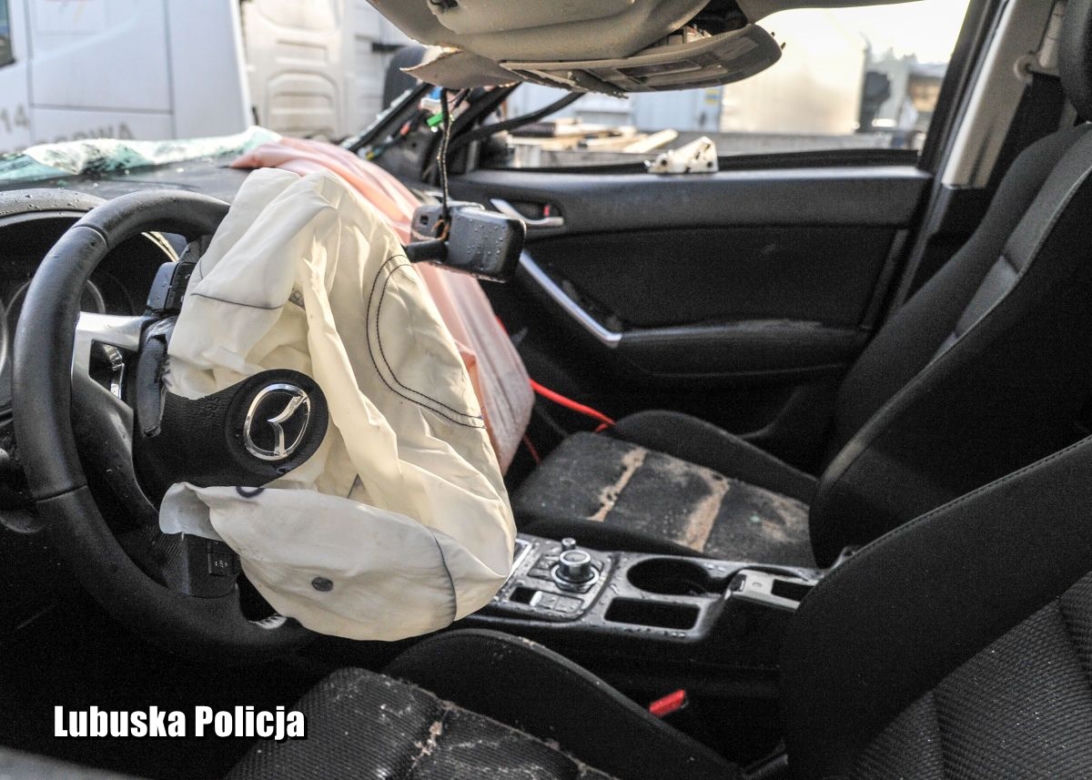 Pościg za kradzioną Mazdą CX-5 zakończony w rzece
