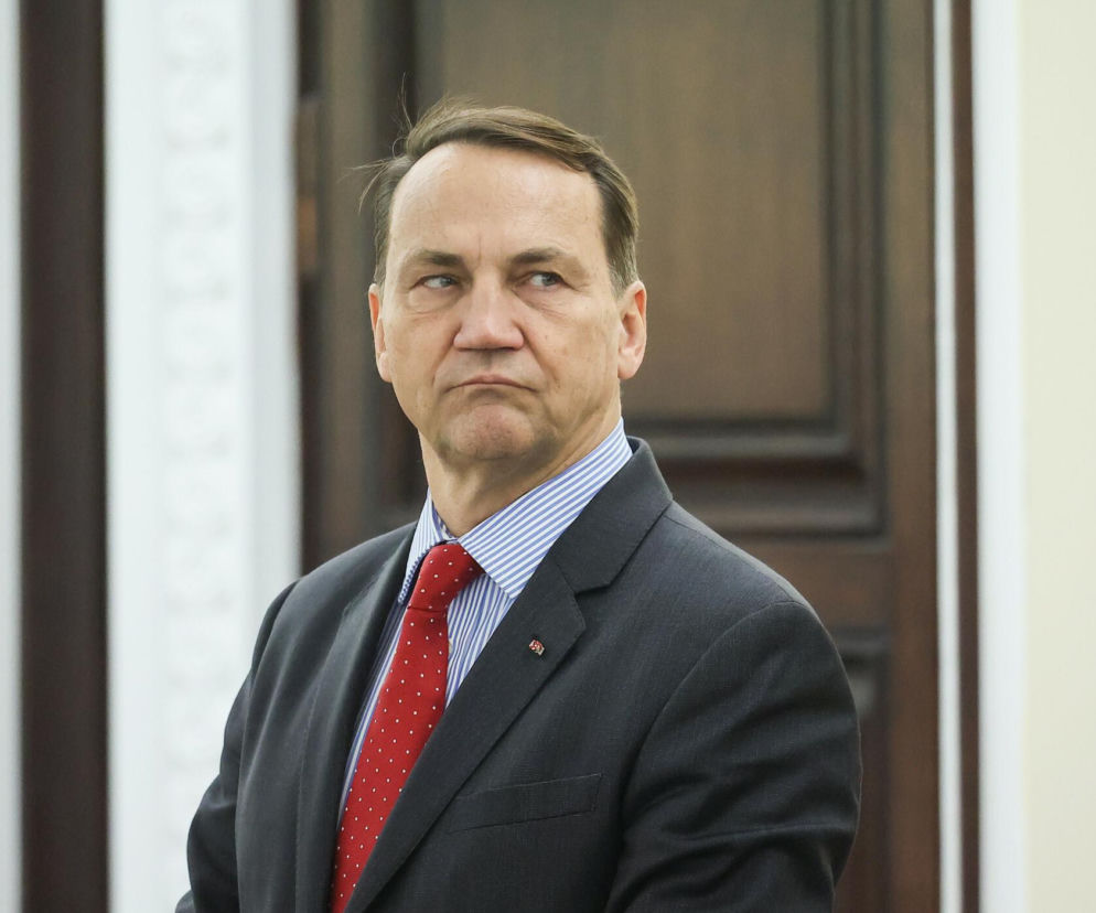 Dywersja na kolei. „Chcieli spowodować śmierć Polaków!” Sikorski ujawni wstrząsające szczegóły ataków Rosji