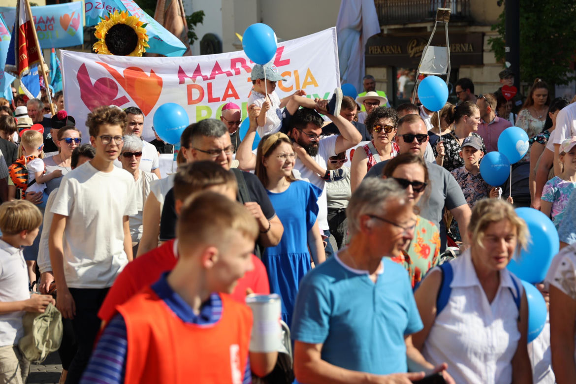 Marsz dla Życia i Rodziny 2024 w Dzień Matki przeszedł przez centrum Lublina
