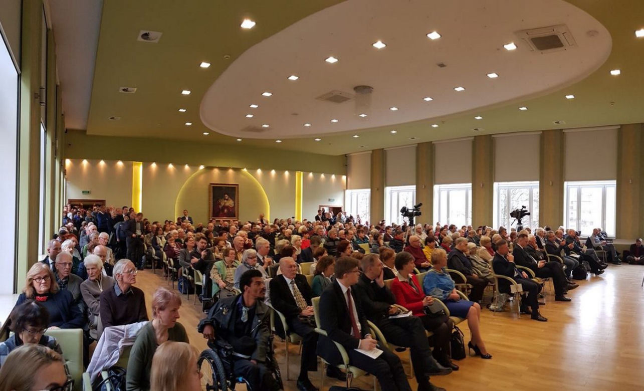 Szydło szokuje na imprezie u kumpla