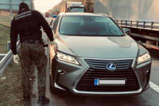 Rutynowa kontrola wykazała, że SUV jest kradziony. Lexus RX 450h wróci do właściciela