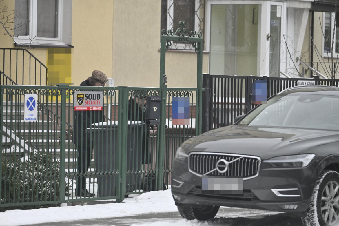 Kuzyn Kaczyńskiego dba o krewnego i odśnieża schody