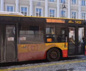 Wożą pasażerów brudasami