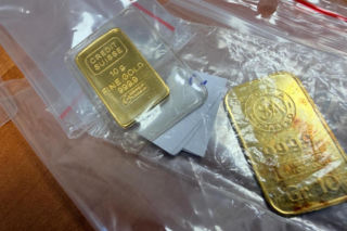 Ukrainiec wiózł w aucie złoto warte fortunę. Nie potrafił wyjaśnić, skąd je ma