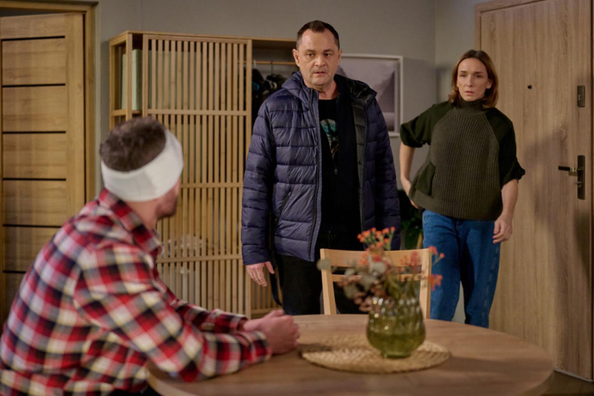 Na Wspólnej odc. 3987. Jakub (Przemysław Cypryański), Iga (Lidia Sadowa), Sławek (Mariusz Słupiński)