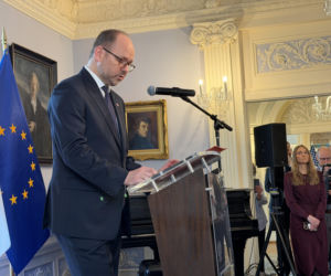 Wręczenie Krzyża Wielkiego Orderu Zasługi RP rodzicom Michaela Ollisa w Waszyngtonie, DC