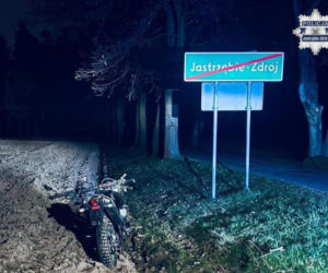 Bez uprawnień i bez kontroli. 14-latek stracił panowanie nad motocyklem