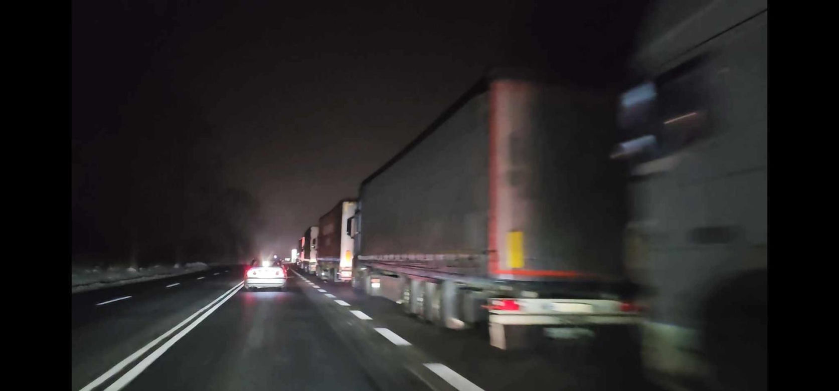 Kolejka torów czekających na odprawę sięga Głuchowa