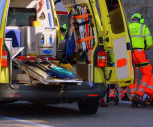 Tragiczny wypadek w Pruszczu Gdańskim z udziałem kilku pojazdów i pieszej! Kierowca walczy o życie