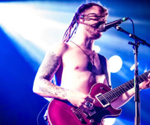 Skrupulatnie wyreżyserowany groteskowy spektakl okraszony nutą surrealizmu – Avatar zawładną Warszawą [RELACJA]