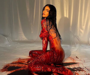 Kylie Jenner promującej swoje nowe kosmetyki sesją we krwi