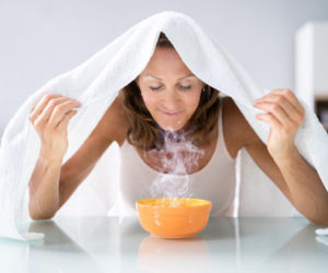 Wrzuć do wrzątku i oddychaj. Już 10 minut takiego zabiegu uspokoi nerwy i spowolni oddech. Powtarzaj codziennie, a poczujesz się lepiej