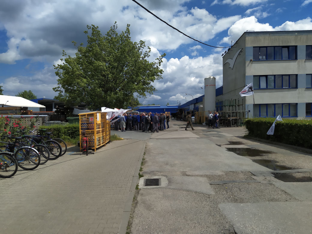 Trwa strajk generalny w Altrad Mostostal. Protestujących poparli związkowcy z Mostostalu Siedlce - zobacz zdjęcia!