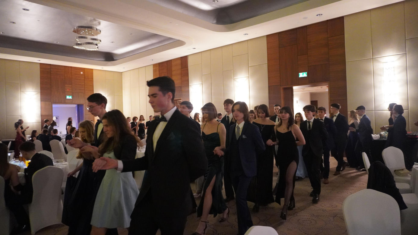 Studniówkowe szaleństwo. Bal przedmaturalny I LO im. Bartłomieja Nowodworskiego 