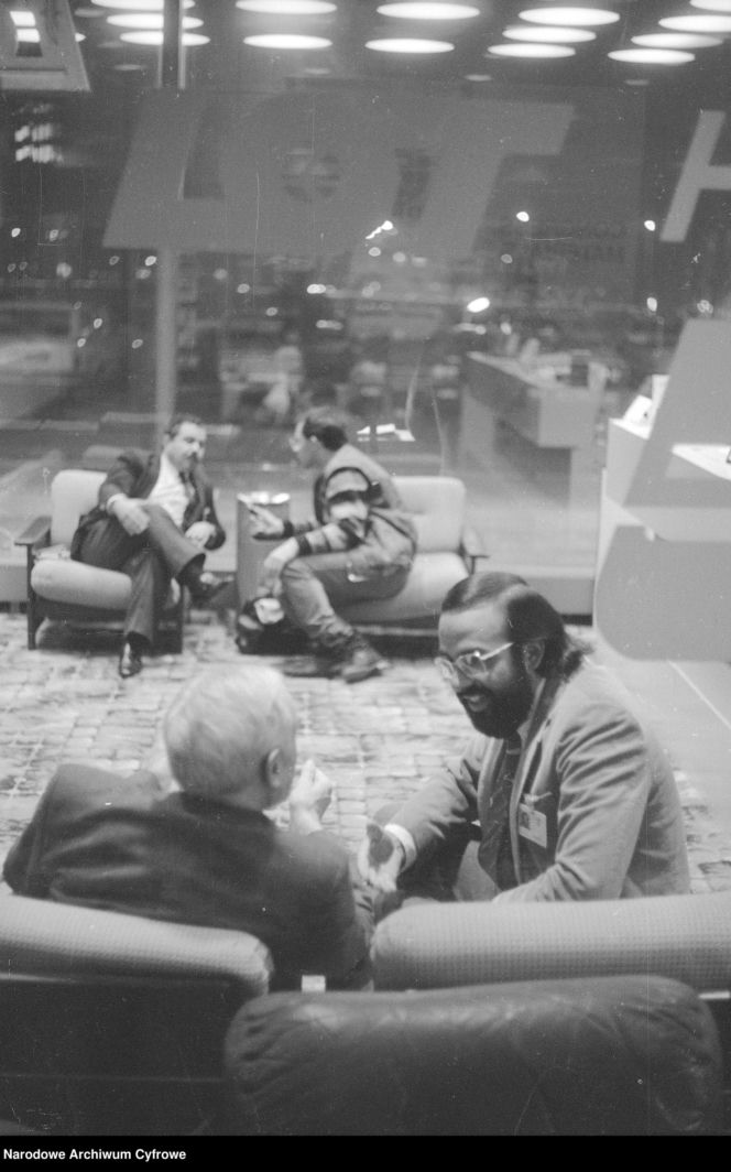 Kongres Intelektualistów w Obronie Pokojowej Przyszłości Świata w Hotelu Victoria w Warszawie