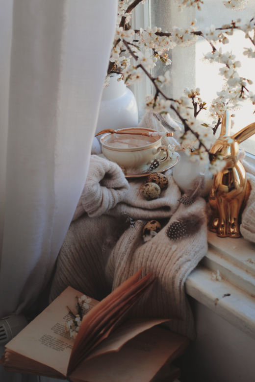 Hygge na święta. Jak świątecznie urządzić salon w stylu hygge? Oto nasze inspiracje