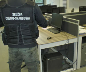 Gang oszustów ukradł ponad 150 mln zł. Ściągali towary z Azji  [ZDJĘCIA, WIDEO]