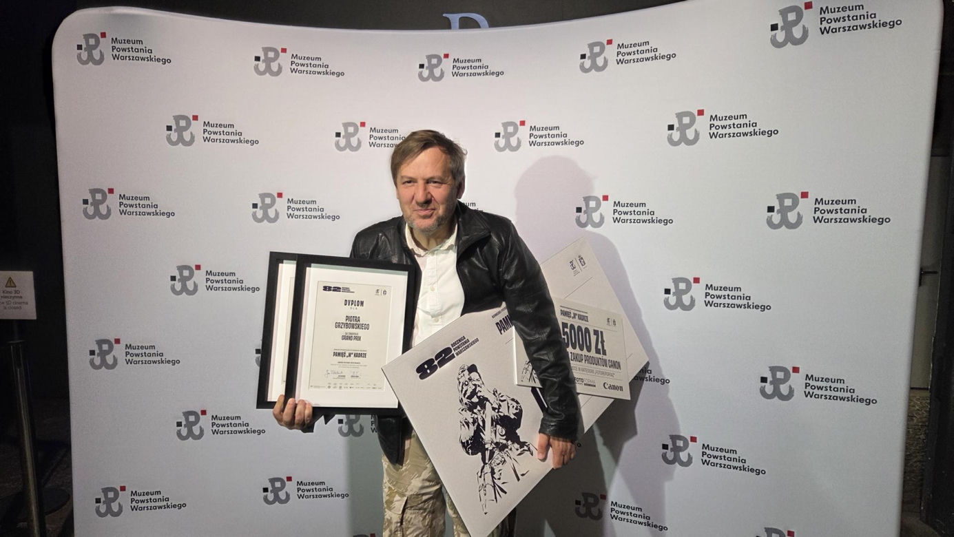 Chwalimyy się! Fotoreporter Super Expressu nagrodzony. Piotr Grzybowski z Grand Prix konkursu "Pamięć W Kadrze"