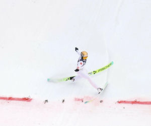 Kacper Tomasiak zaliczył dramatycznie wyglądający upadek w Vikersund