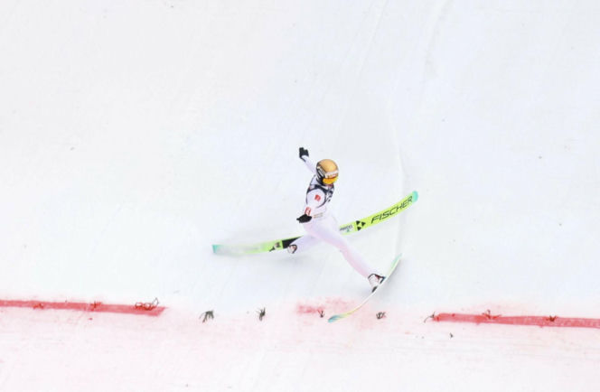 Kacper Tomasiak zaliczył dramatycznie wyglądający upadek w Vikersund