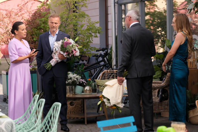M jak miłość odc. 1903. Magda (Anna Mucha), Andrzej Budzyński (Krystian Wieczorek), Sylwia (Hanna Turnau), Adam Werner (Jacek Kopczyński)