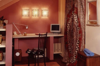 Może trudno uwierzyć, ale tak wyglądały nasze mieszkania na początku lat 2000. Eksplozja kolorów i tynków ozdobnych