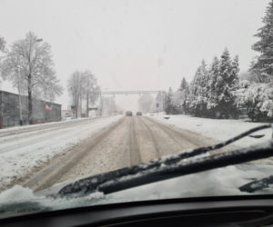 Opady śniegu PARALIŻUJĄ drogi. DRAMAT na drogach Podkarpacia [ZDJĘCIA INTERNAUTÓW]